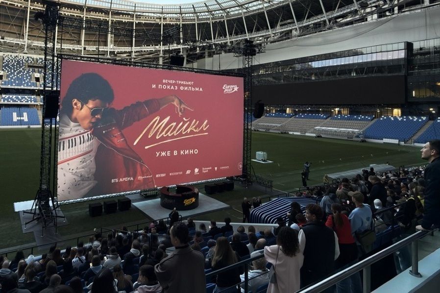 Трибьют Майклу Джексону на «ВТБ Арене»: магия музыки и кино от «Европы Плюс»